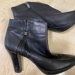 Anne Klein Heeled Ankle Boots